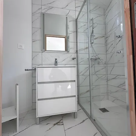 Et Soleil Avec Terrasse, En Centre-ville, Parking Vakantiehuis *