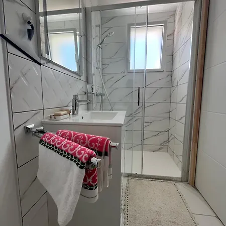 Et Soleil Avec Terrasse, En Centre-ville, Parking *