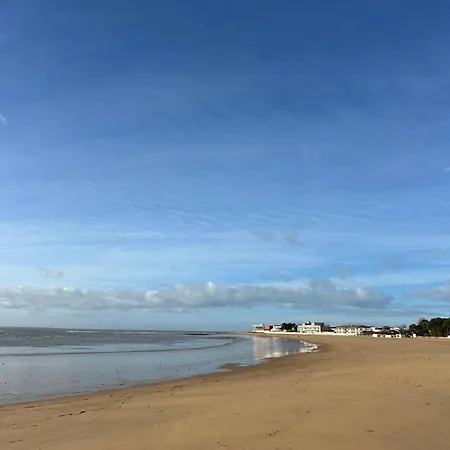 Holiday home Et Soleil Avec Terrasse, En Centre-ville, Parking