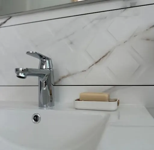 펜션 Et Soleil Avec Terrasse, En Centre-ville, Parking 라트슈수르메르