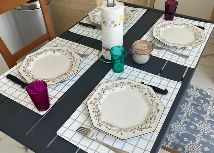 Holiday home Et Soleil Avec Terrasse, En Centre-ville, Parking