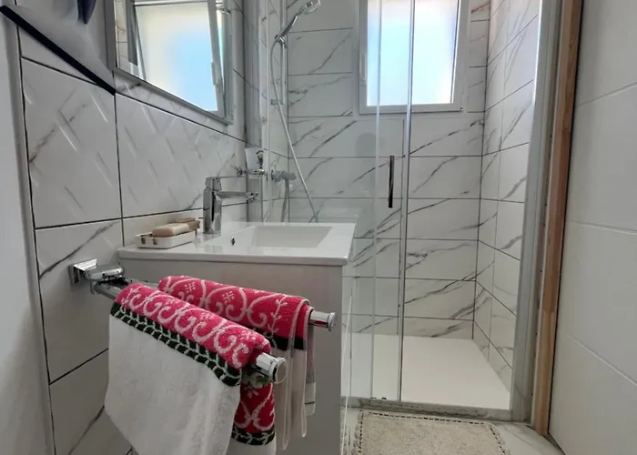 Et Soleil Avec Terrasse, En Centre-ville, Parking *