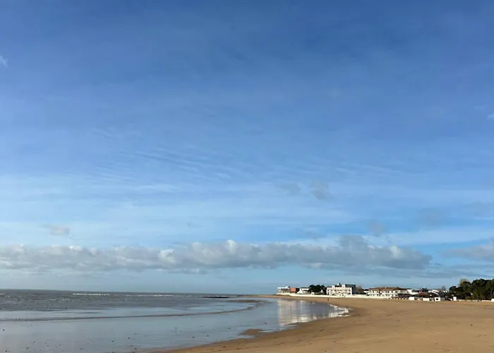 펜션 Et Soleil Avec Terrasse, En Centre-ville, Parking